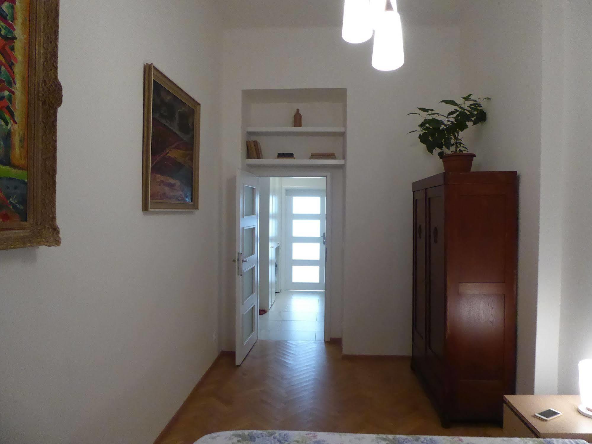 Apartamento Victoria Design Stays - Apartment Slavojova *